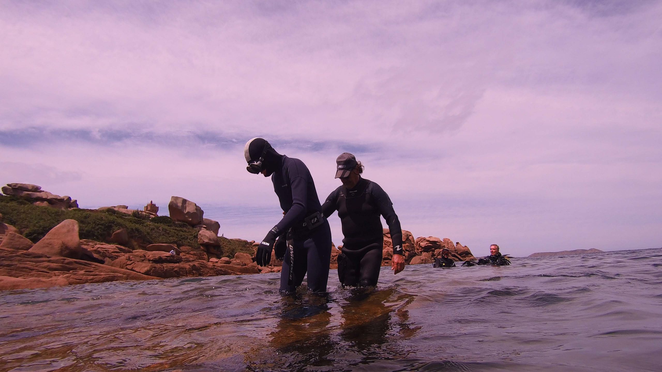 Bernard en aide surface et Jacques et JC, moniteurs en mer