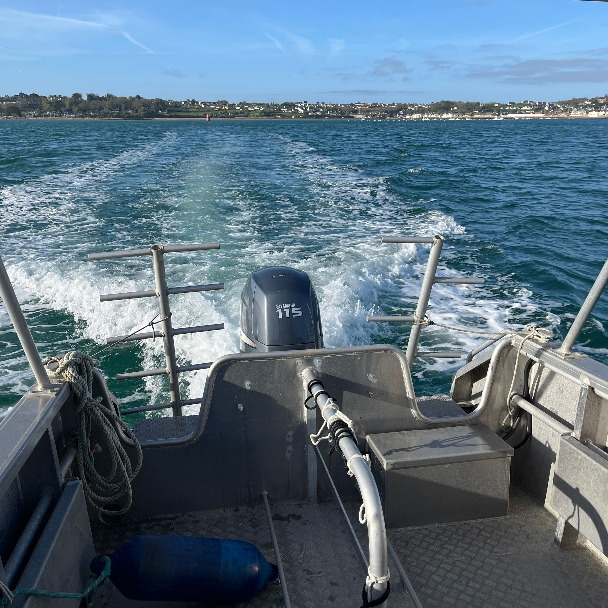 moteur révisé pour départ vers son port d'attache : Ploumanac'h