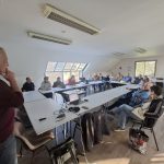 une vingtaine de participants attentifs à la sensibilisation de Bernard